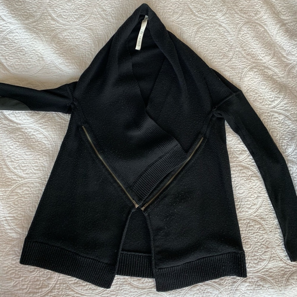 Lululemon cardigan sweater size 6